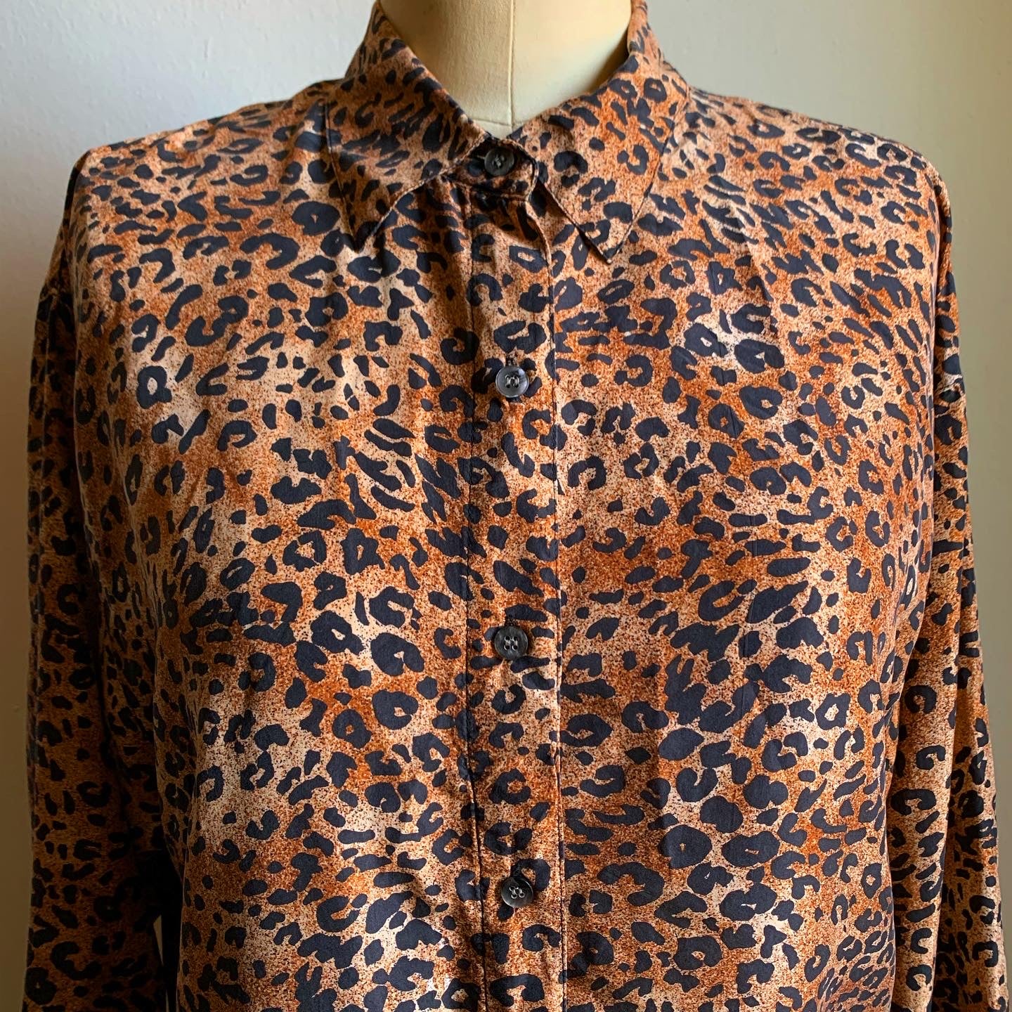 Vintage 80s 100% Silk Animal Print Long Sleeve Button Down Blouse